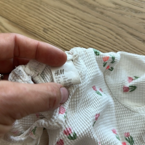 H&M Kids Long Sleeve Floral Top - White with Pink and Green Tulips waffle 18m - Picture 3 of 3
